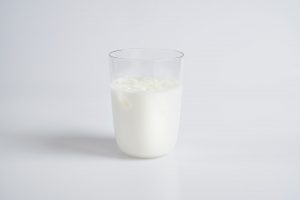 牛乳（乳製品）はニキビを悪化させる？ニキビと牛乳の関係性